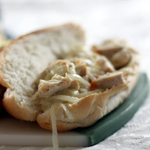 Sanduíche De Frango Com Queijo Derretido