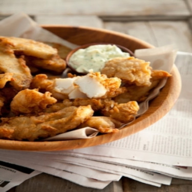 Peixe Empanado Com Cerveja E Batatas Fritas