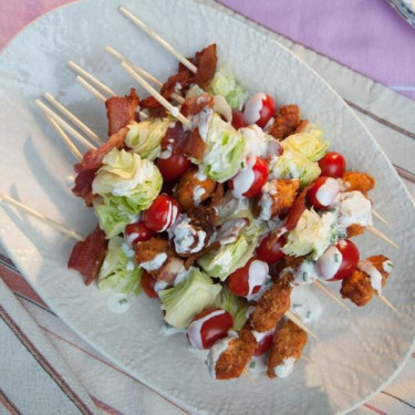 Salada De Tiras De Frango Com Buttermilk Crocante