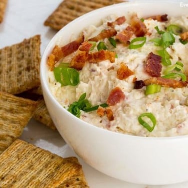 Mergulho De Cheddar Branco Com Bacon