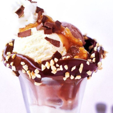 Sundae (Caramelo Ou Calda De Chocolate)