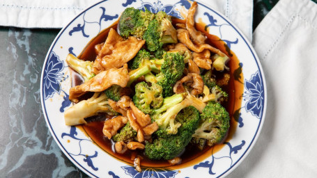 Jiè Lán Jī Chicken W/ Broccoli