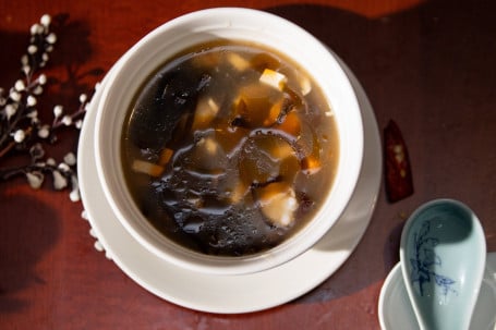 (8302) Hot Sour Soup With Seafood Hǎi Xiān Suān Là Tāng