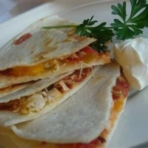 Quesadilla De Três Queijos