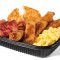 Prato de café da manhã jumbo com bacon e palitos de rabanada