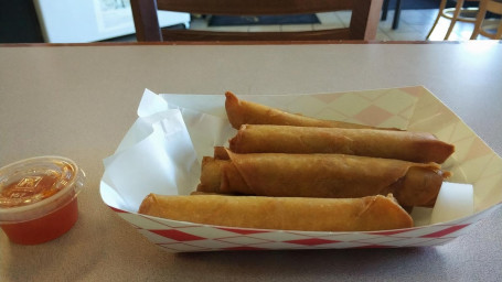 8 Pork Lumpia