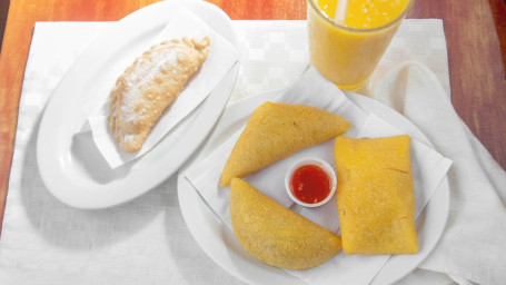 6. Empanadas Colombianas De Pollo O Carne