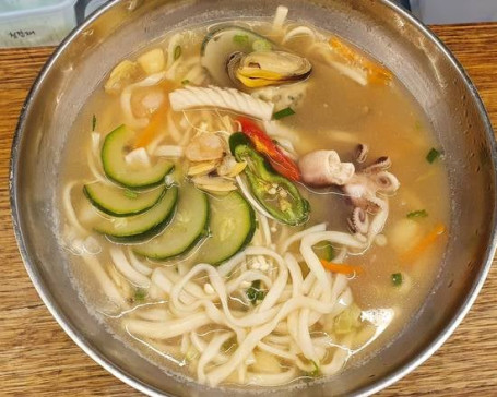 Kal Guksu (Chicken)