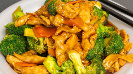 C07. Chicken With Broccoli