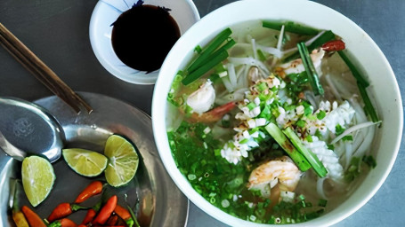 H6. Seafood Rice Noodle Soup