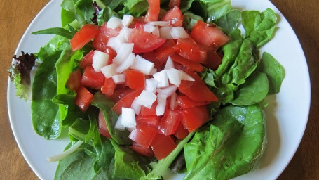 Mixed Green Salad With Tomato And Red Onion