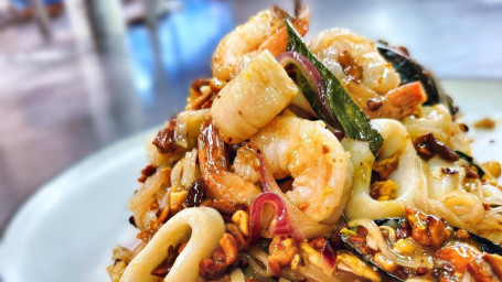 Spicy Seafood Basil Pad Thai