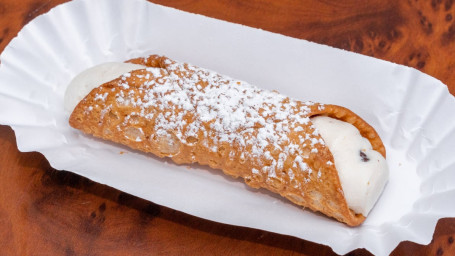 Freshly Stuffed Cannoli